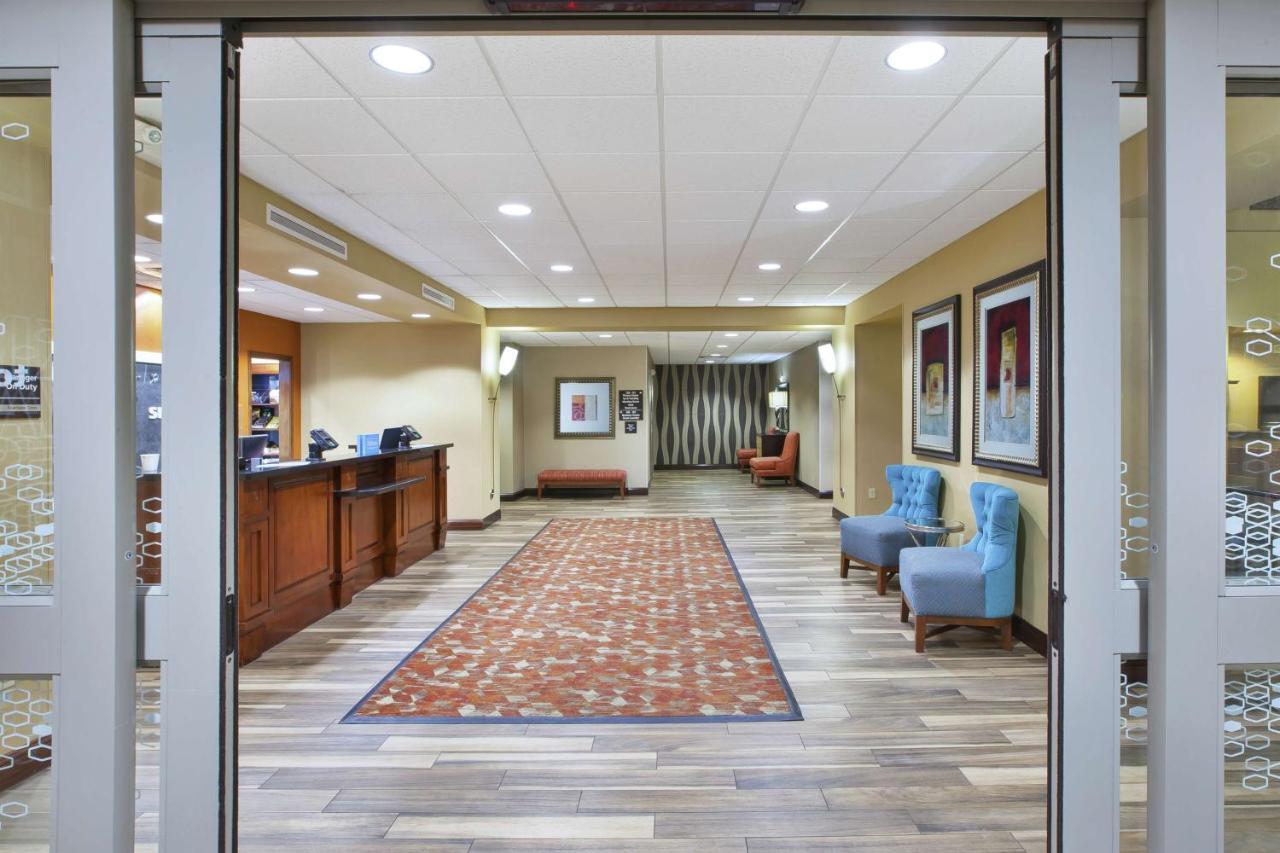 Hampton Inn & Suites Wichita-Northeast Dış mekan fotoğraf