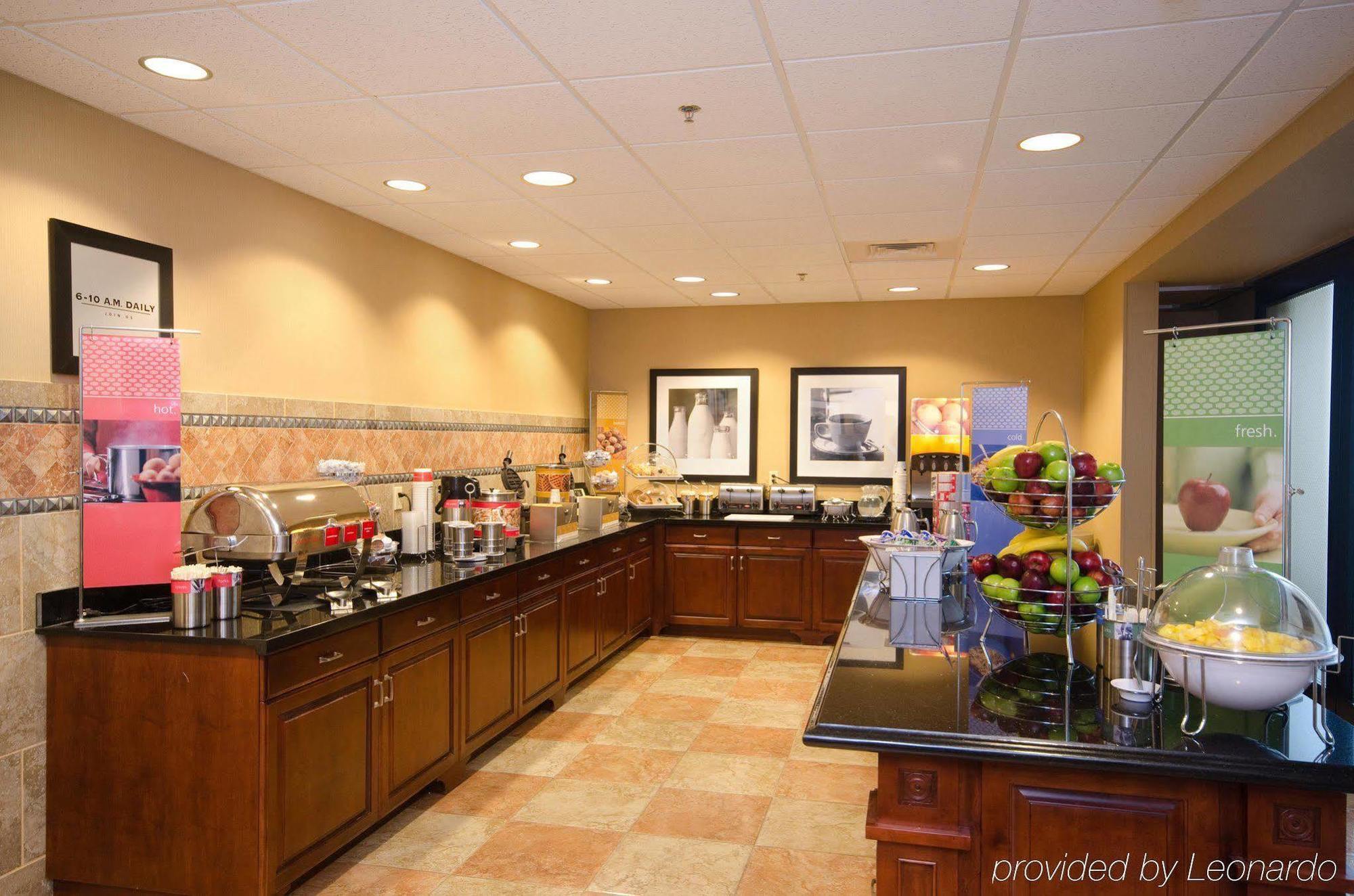 Hampton Inn & Suites Wichita-Northeast Restoran fotoğraf